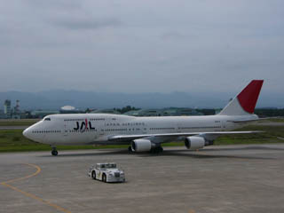 B747-446(D) JA8905