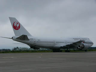 B747-446(D) JA8090